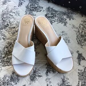 *New no box” Vince Camuto Kessina platform/wedge sandal 8.5 M, creamy white!